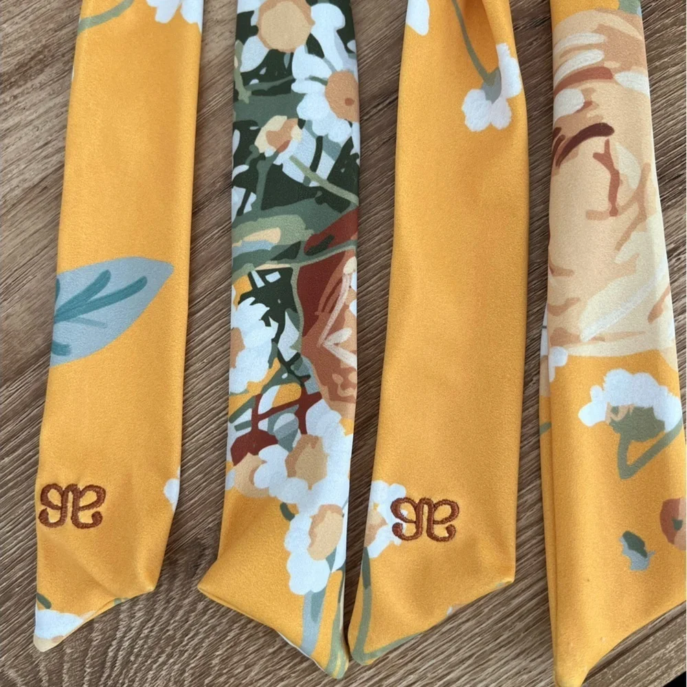 N/A set scrunchies